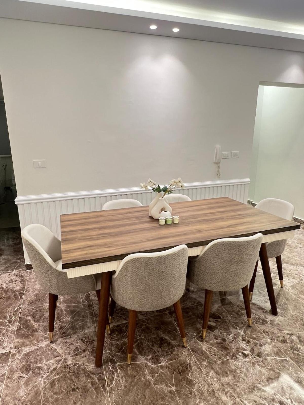 Chill Vibes 3 Bedroom In Rehab New Apartment *