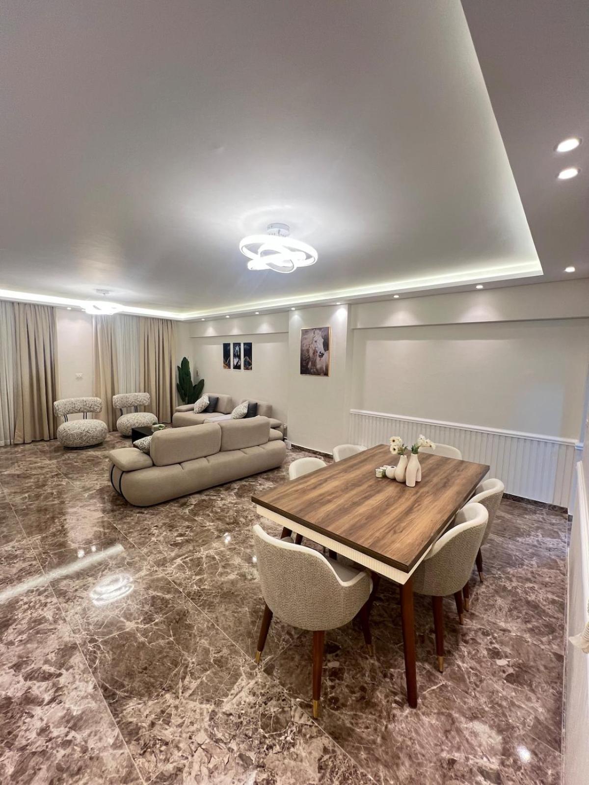Chill Vibes 3 Bedroom In Rehab New Apartment