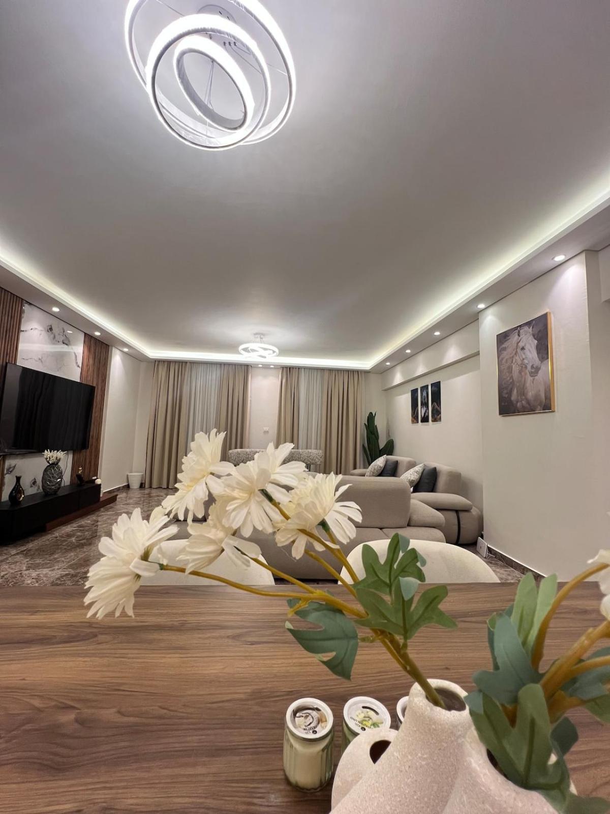 Chill Vibes 3 Bedroom In Rehab New Apartment